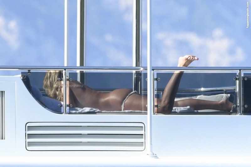 Naked celebrities