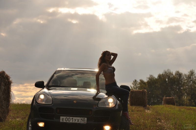 Girl on Porsche Kayen
