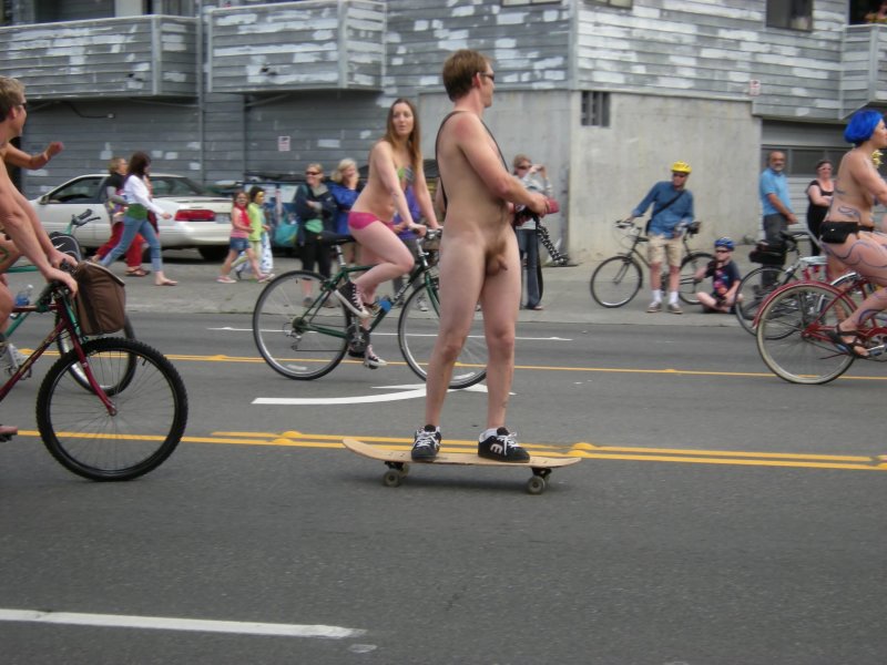 Naked guys on skate