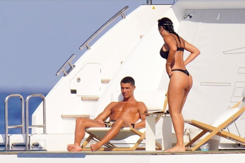 Naked Georgina Rodriguez