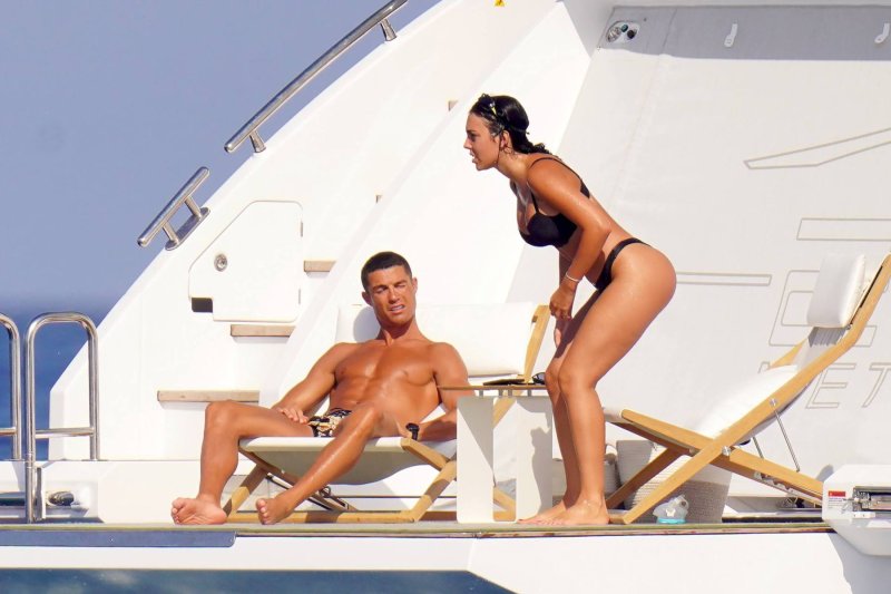 Naked wife Cristiano Ronaldo