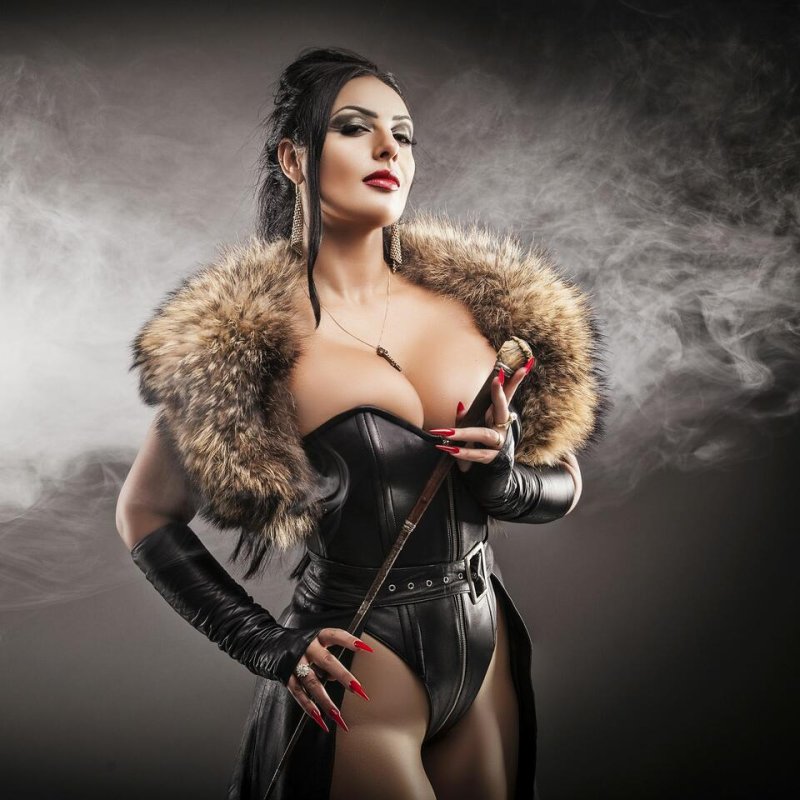 Mistress Ezada Sinn