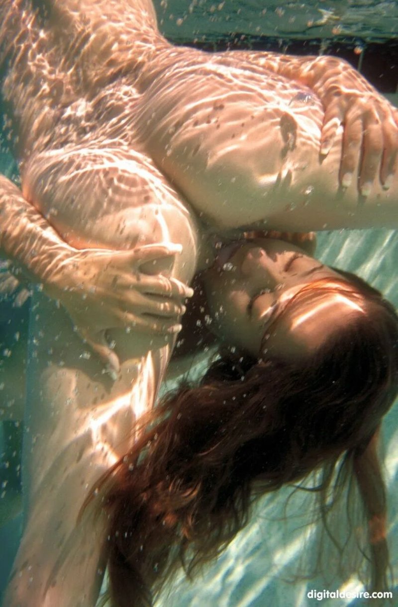 Erotic photo shoot in water