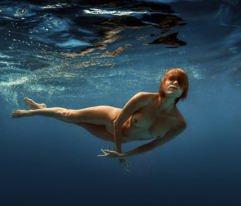 Beautiful naked women underwater