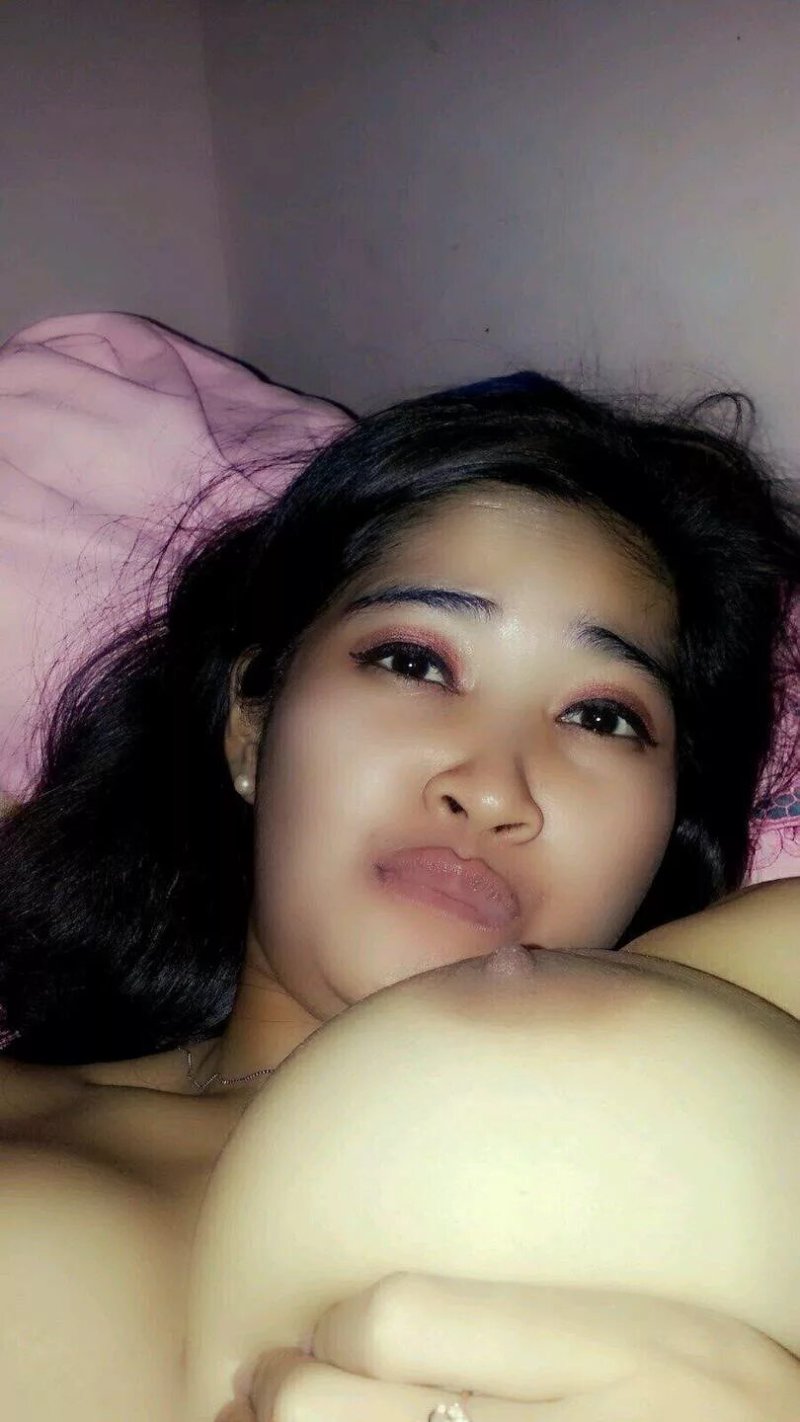 ABG Indo Pamer Toket Bugil