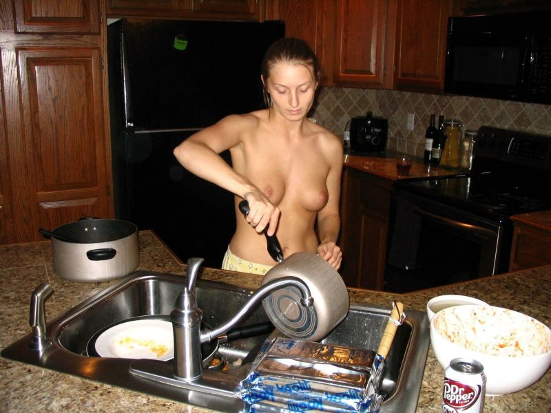 The wife arranged a home erotic photo shoot