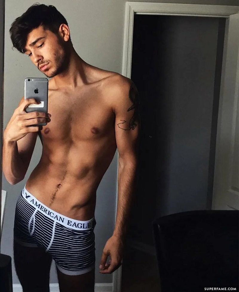 Naked selfies of guys
