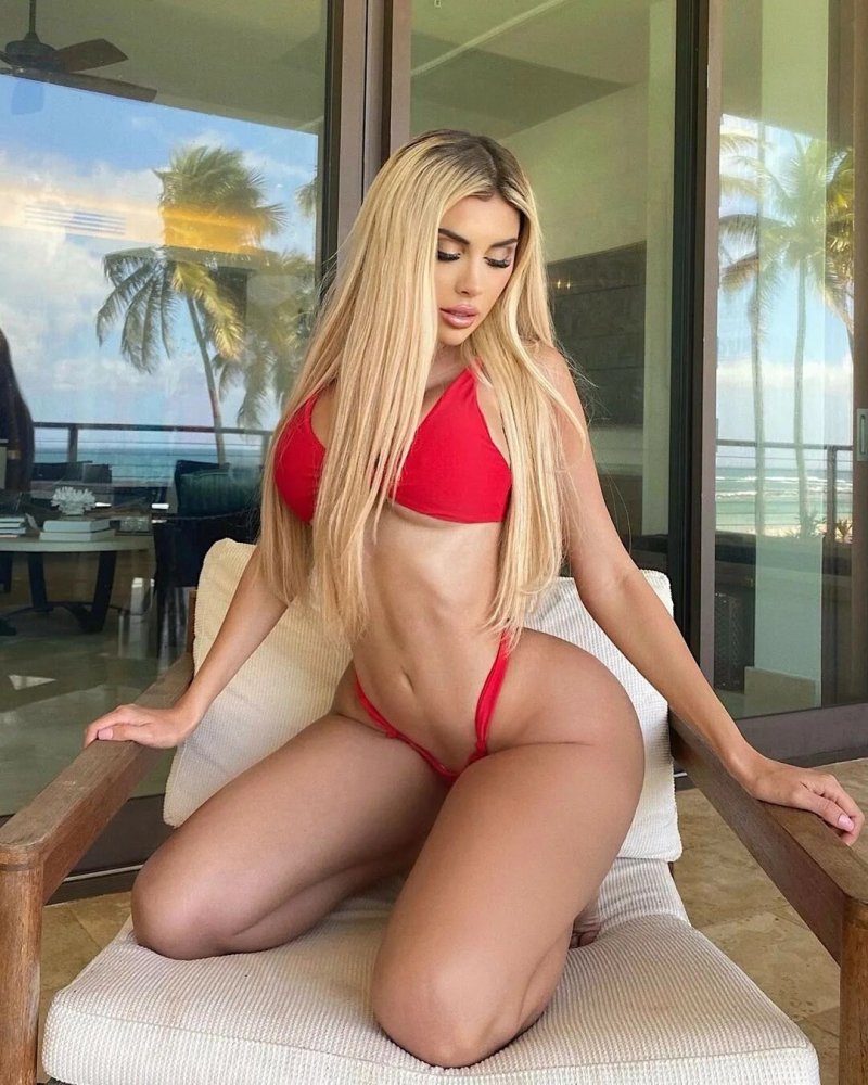 Alexandra Dellanos