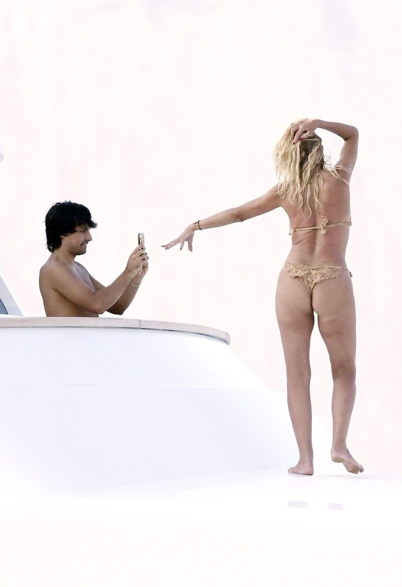 Naked celebrities